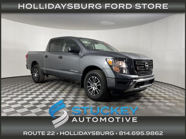 2024 Nissan TITAN Crew Cab SV 4x4