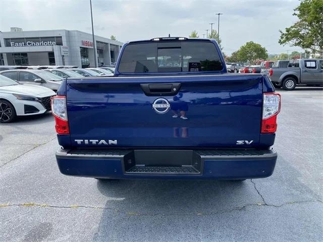 2024 Nissan TITAN Crew Cab SV 4x2