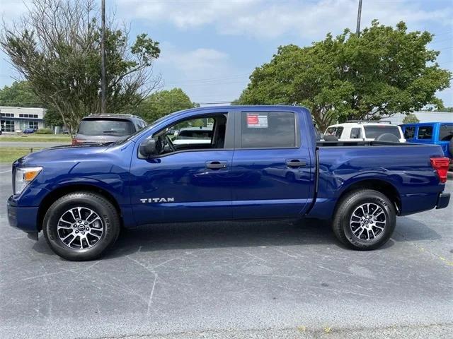 2024 Nissan TITAN Crew Cab SV 4x2