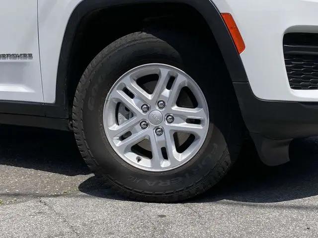 2023 Jeep Grand Cherokee Laredo 4x4