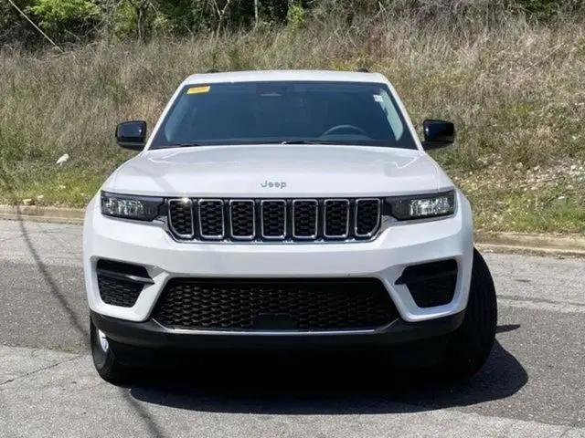 2023 Jeep Grand Cherokee Laredo 4x4