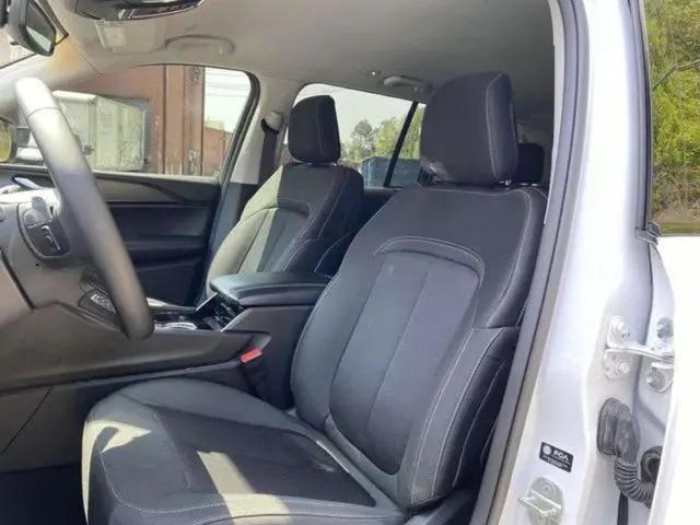 2023 Jeep Grand Cherokee Laredo 4x4