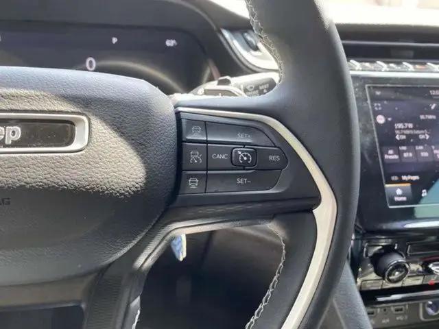 2023 Jeep Grand Cherokee Laredo 4x4