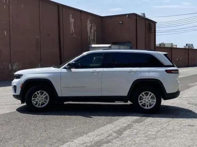 2023 Jeep Grand Cherokee Laredo 4x4