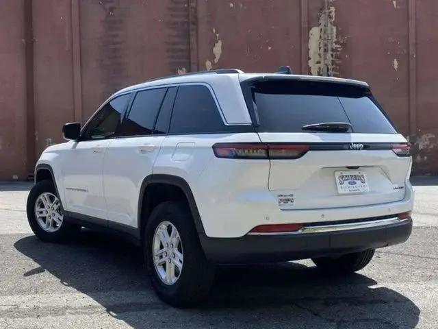 2023 Jeep Grand Cherokee Laredo 4x4