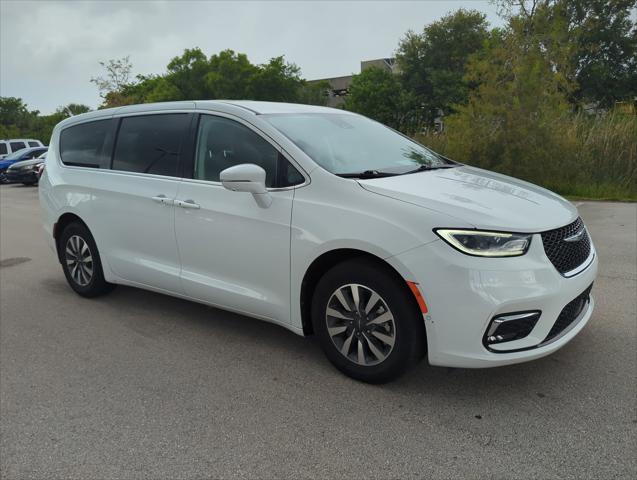 2022 Chrysler Pacifica Hybrid Touring L