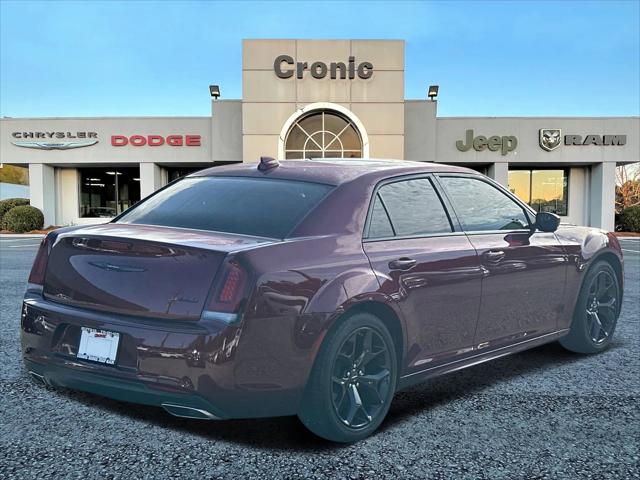 2022 Chrysler 300 Touring L