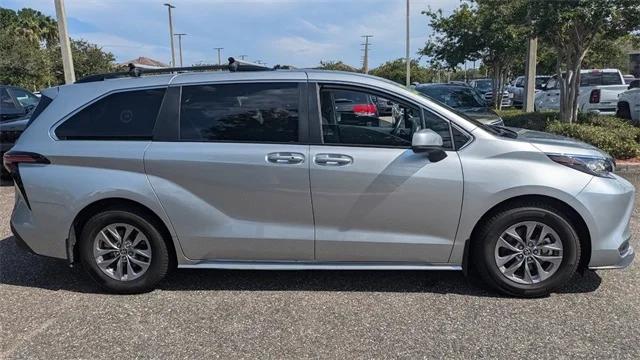 2022 Toyota Sienna LE