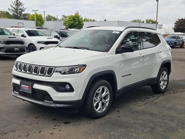 2025 Jeep Compass COMPASS LATITUDE 4X4