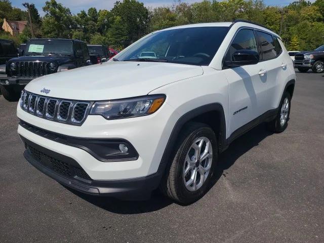 2025 Jeep Compass COMPASS LATITUDE 4X4