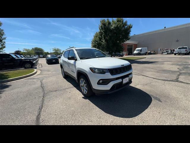 2025 Jeep Compass COMPASS LATITUDE 4X4