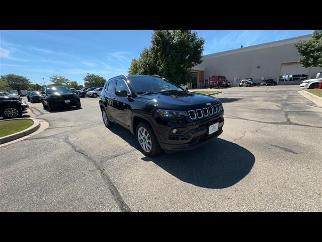 2025 Jeep Compass COMPASS LATITUDE 4X4