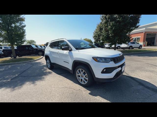 2025 Jeep Compass COMPASS LATITUDE 4X4