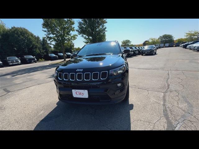 2025 Jeep Compass COMPASS LATITUDE 4X4