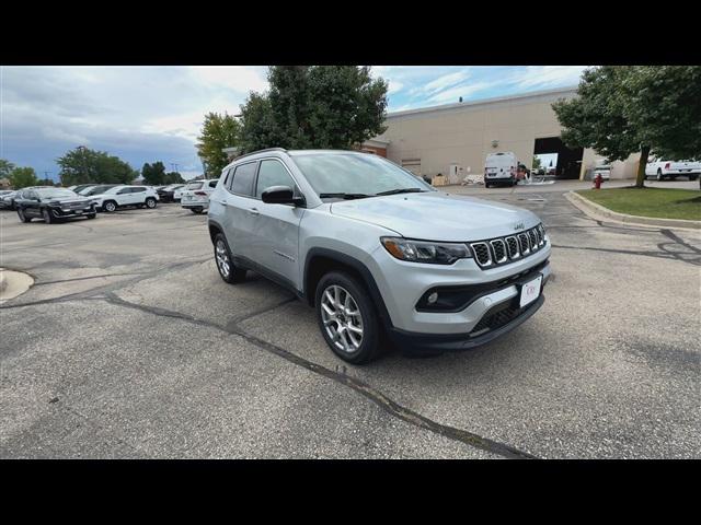 2025 Jeep Compass COMPASS LATITUDE 4X4