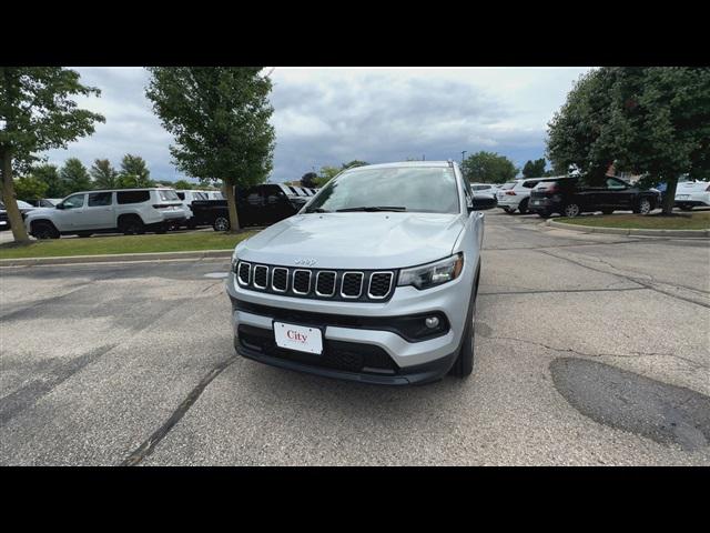 2025 Jeep Compass COMPASS LATITUDE 4X4