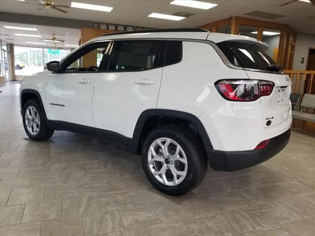 2025 Jeep Compass COMPASS LATITUDE 4X4