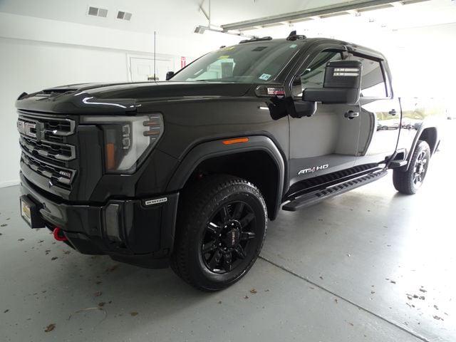 2024 GMC Sierra 2500HD 4WD Crew Cab Standard Bed AT4