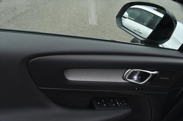 2025 Volvo XC40 Plus Dark Theme