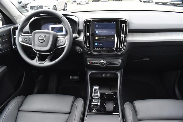 2025 Volvo XC40 Plus Dark Theme