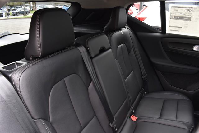 2025 Volvo XC40 Plus Dark Theme