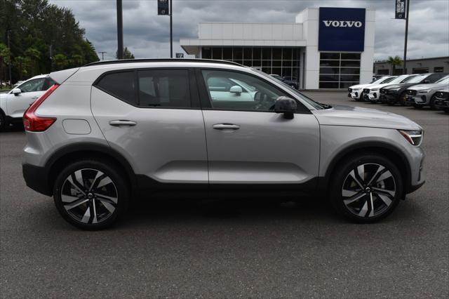 2025 Volvo XC40 Plus Dark Theme