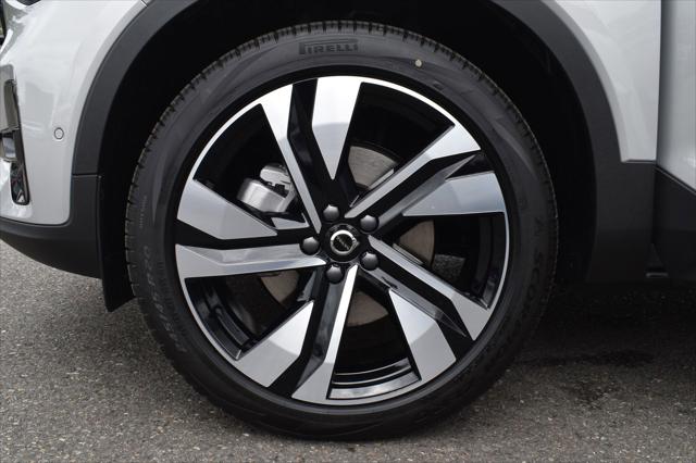 2025 Volvo XC40 Plus Dark Theme
