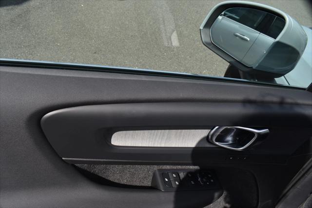 2025 Volvo XC40 Plus Bright Theme