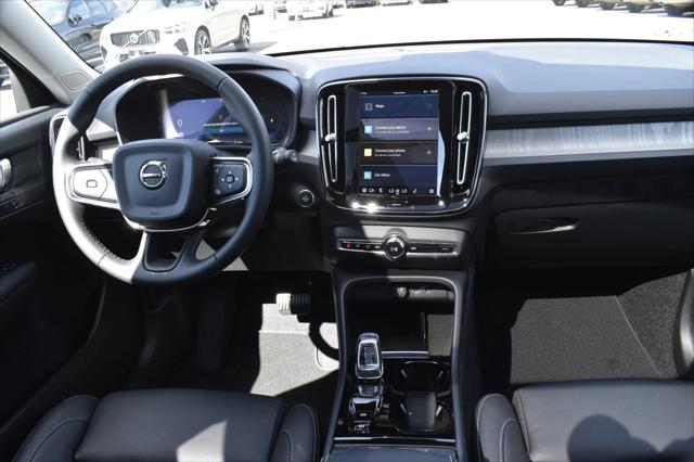 2025 Volvo XC40 Plus Bright Theme