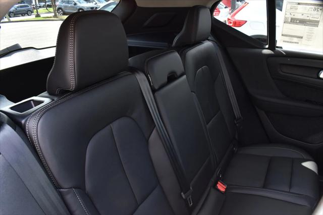 2025 Volvo XC40 Plus Bright Theme