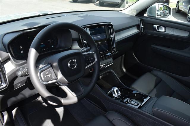 2025 Volvo XC40 Plus Bright Theme