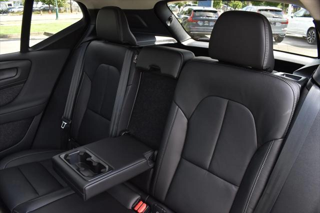 2025 Volvo XC40 Plus Bright Theme