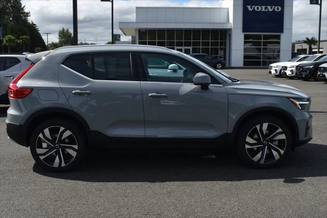 2025 Volvo XC40 Plus Bright Theme