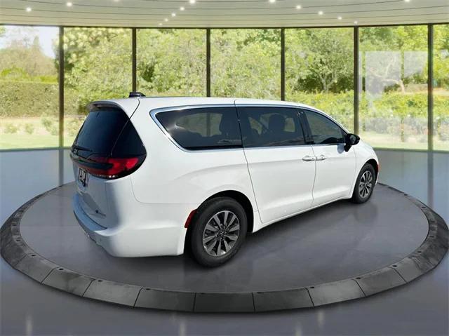 2024 Chrysler Pacifica Hybrid PACIFICA PLUG-IN HYBRID SELECT