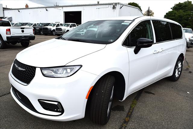 2024 Chrysler Pacifica PACIFICA TOURING L AWD