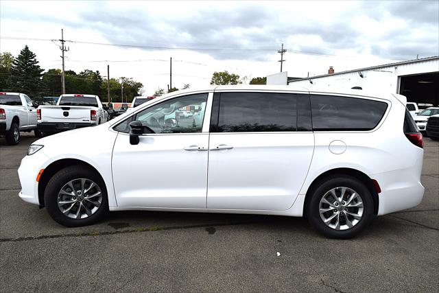 2024 Chrysler Pacifica PACIFICA TOURING L AWD