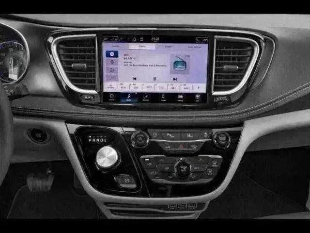 2024 Chrysler Pacifica Touring