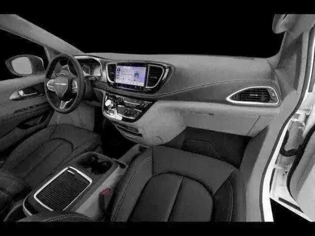 2024 Chrysler Pacifica Touring
