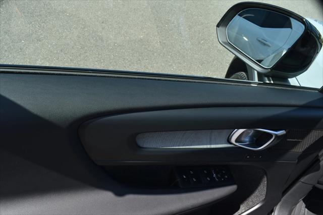 2025 Volvo XC40 Plus Dark Theme