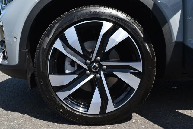 2025 Volvo XC40 Plus Dark Theme
