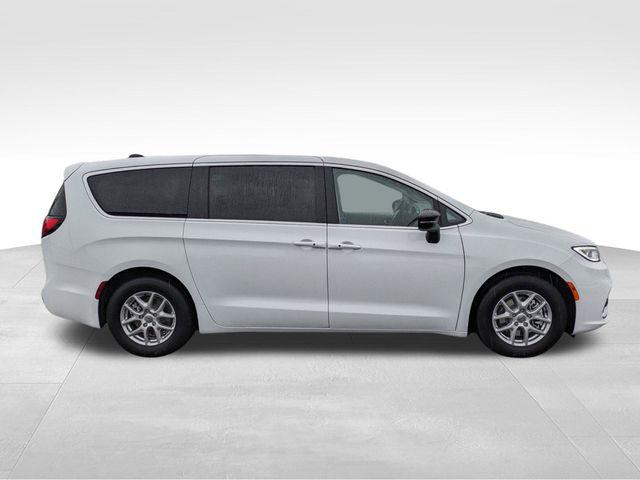 2024 Chrysler Pacifica PACIFICA TOURING L