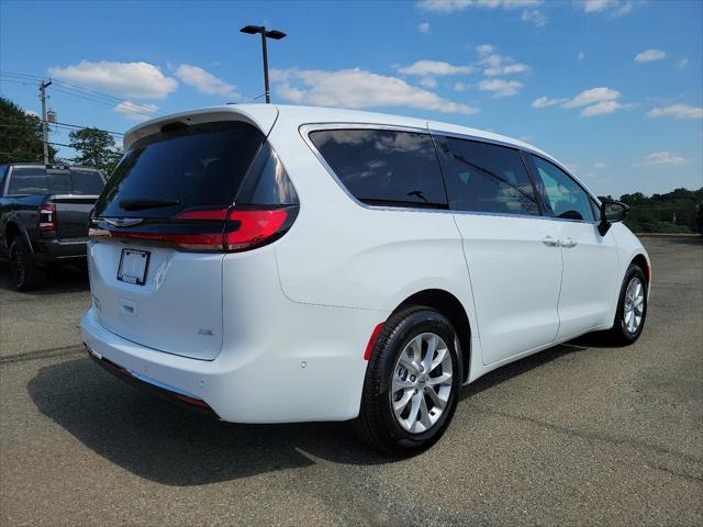 2024 Chrysler Pacifica PACIFICA TOURING L AWD