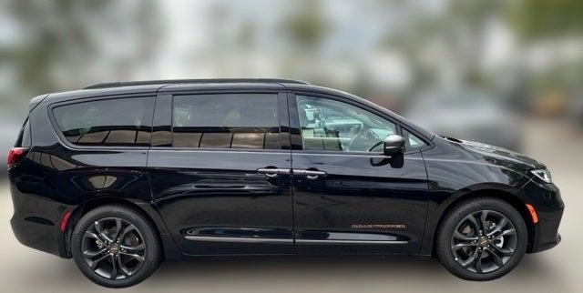 2024 Chrysler Pacifica PACIFICA TOURING L