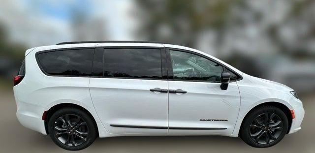 2024 Chrysler Pacifica PACIFICA TOURING L