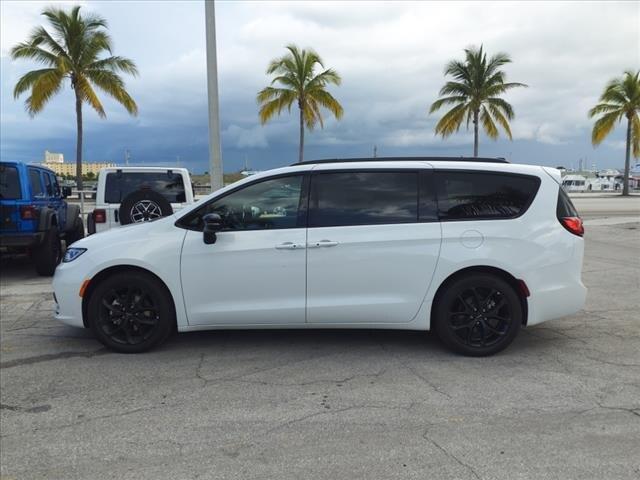 2024 Chrysler Pacifica PACIFICA TOURING L