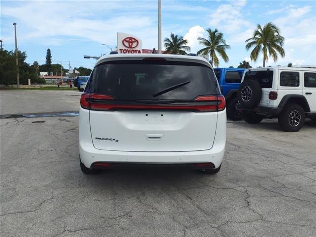 2024 Chrysler Pacifica PACIFICA TOURING L