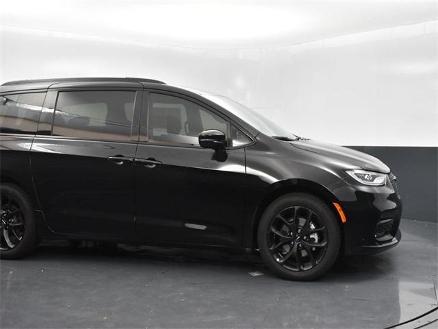 2024 Chrysler Pacifica PACIFICA TOURING L