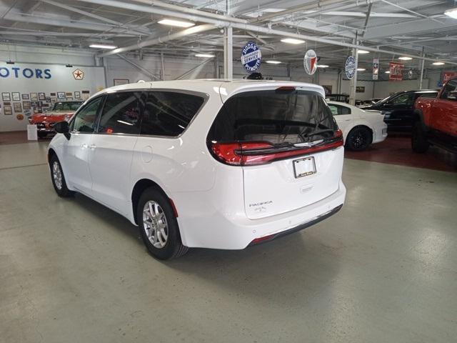 2024 Chrysler Pacifica PACIFICA TOURING L