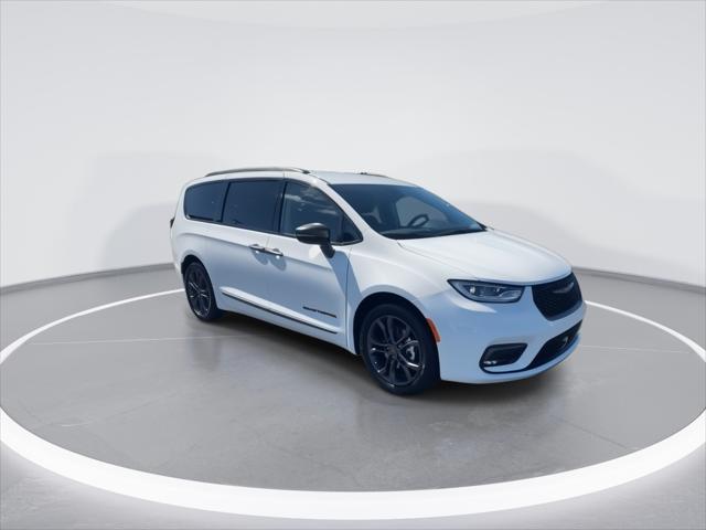 2024 Chrysler Pacifica PACIFICA TOURING L