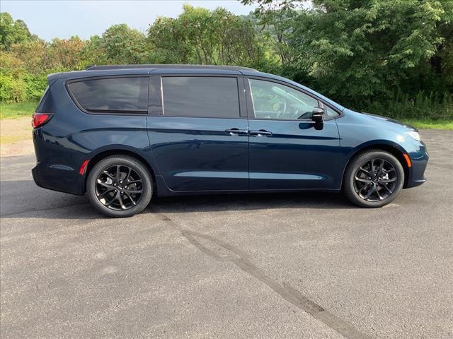 2024 Chrysler Pacifica PACIFICA TOURING L